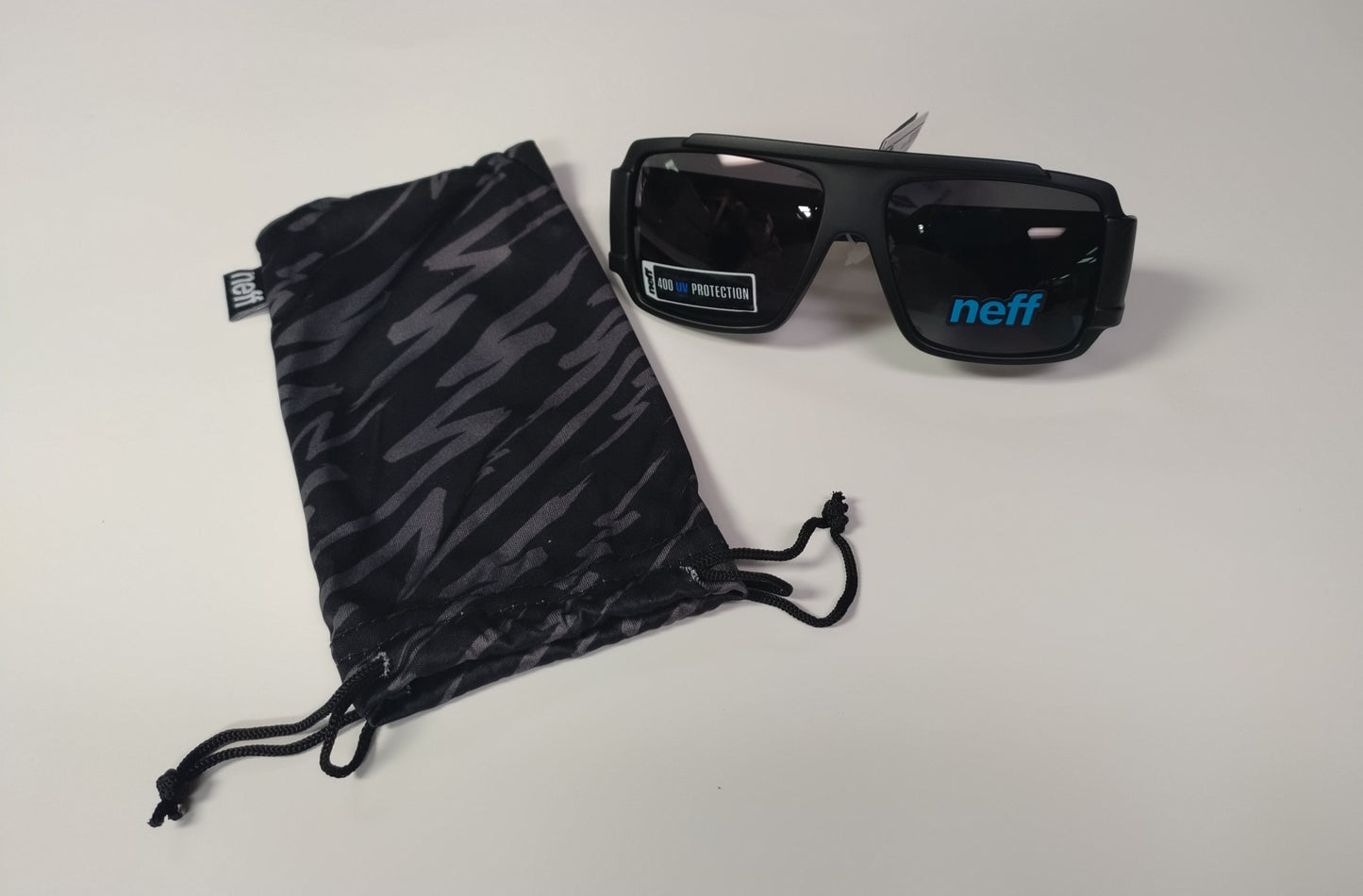 NEW Neff Banks Black Sunglasses + pouch Msrp$20